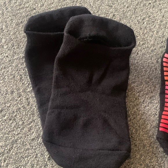 NWOT Pointe Studio Black Solid & Retro Striped Pilates Grip Sock S/M Set of 2 - Picture 5 of 9